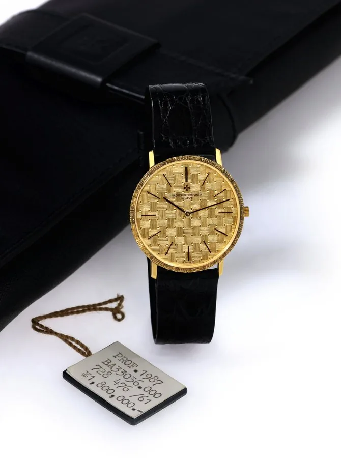 VACHERON & CONSTANTIN DRESS WATCH Vacheron & Constantin, Geneve, movement No. 728476, case No. 549705. Made circa 1970. Very fine, thin and elegant, 18K yellow gold wristwatch with an 18K yellow gold Vacheron & Constantin buckle. Accompanied by a Vacheron & Constantin leather wallet and hang tag. To be sold without reserve