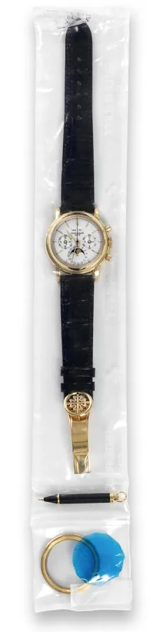 Ref. 3970 E, Yellow Gold Patek Philippe, Genève, case No. 2993993 Ref. 3970E. Made in 1997. Very fine and important, water-resistant, 18K yellow gold wristwatch with round button chronograph, register, perpetual calendar, moon phases, leap year indication, 24-hour indication and an 18K yellow gold Patek Philippe deployant clasp. Accompanied by the Extract from the Archives, a spare solid gold case back, setting pin and certificate of origin. To be sold without reserve