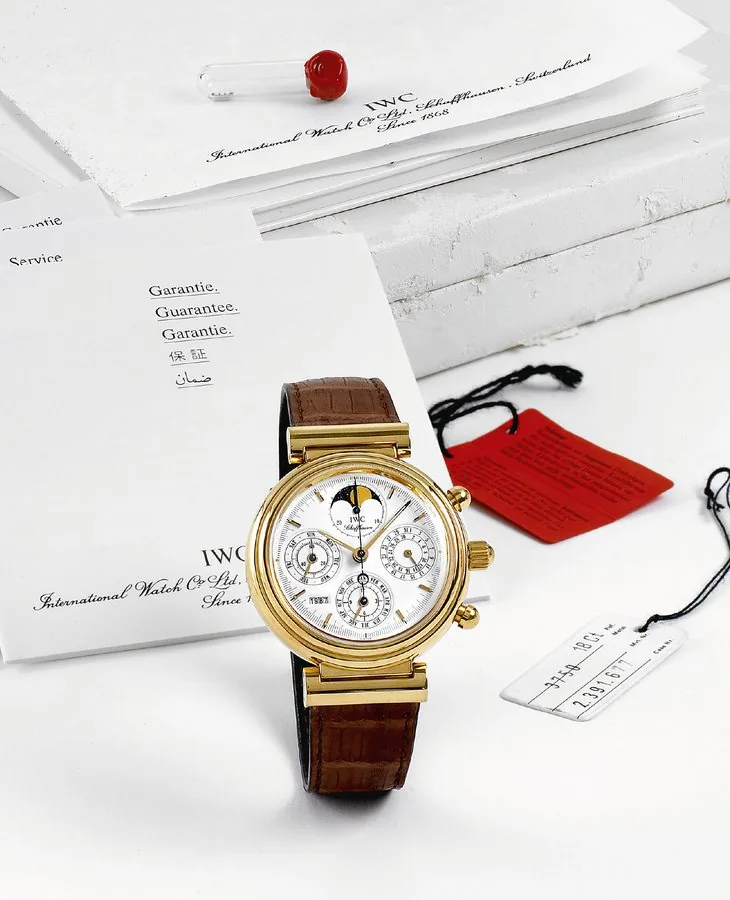 Da Vinci International Watch Co., Schaffhausen, "Da Vinci", Ref. 3750. Made in the early 1990s. Very fine, astronomic, self-winding, water-resistant, 18K yellow gold wristwatch with round button chronograph, registers, secular perpetual calendar, moon phases and an 18K yellow gold IWC buckle. Accompanied by a fitted box, certificate and accessories.