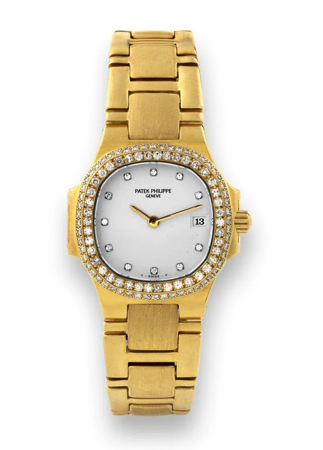 PATEK PHILIPPE, REF. 4700, YELLOW GOLD AND DIAMOND NAUTILUS Patek Philippe, Genève, "Nautilus", Ref. 4700. Made circa 1983. Fine, water-resistant, 18K yellow gold lady's quartz wristwatch with diamond bezel, date and an integrated Patek Philippe 18K yellow gold bracelet with an 18K white gold clasp.