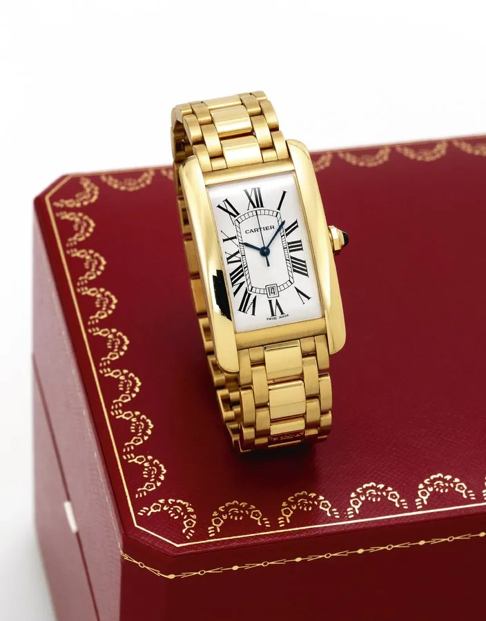 Tank Americaine Cartier, "Tank Americaine', case No. 772282CD, Ref. 2329. Made circa 2000. Fine, rectangular curved, self-winding, water-resistant, 18K yellow gold wristwatch with date and an 18K yellow gold Cartier link bracelet with double deployant clasp. Accompanied by fitted box.