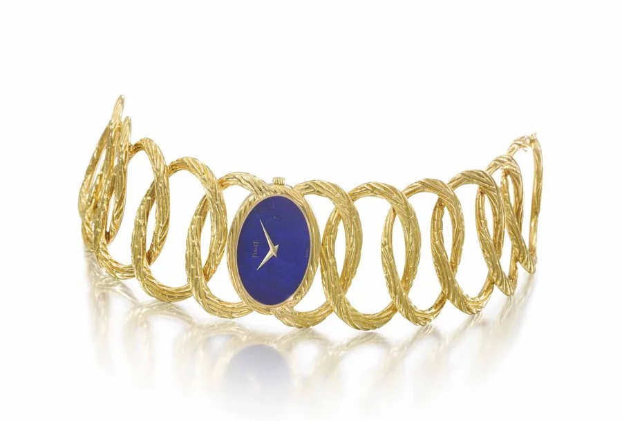Piaget. A rare and attractive 18K gold bracelet watch with lapis lazuli dial 5IGNED PIAGET, REF. 9850D65, MOVEMENT NO. 690'272, CASE NO. 160'182, MANUFACTURED IN 1968