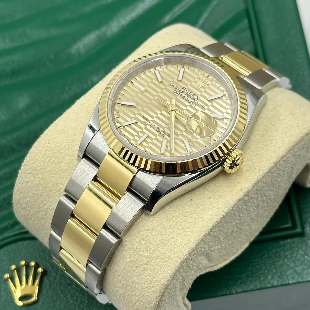 Rolex Datejust 36 126233 Champagne Flute Oyster 2024