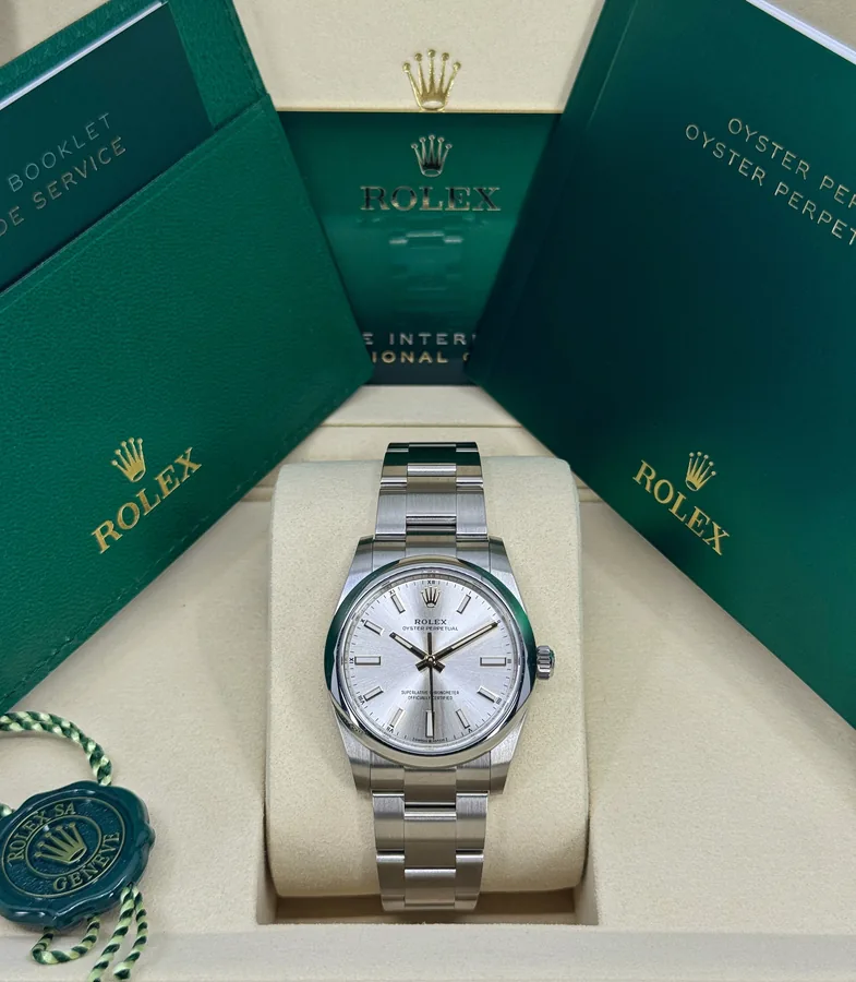 Rolex Oyster Perpetual 124200-0001