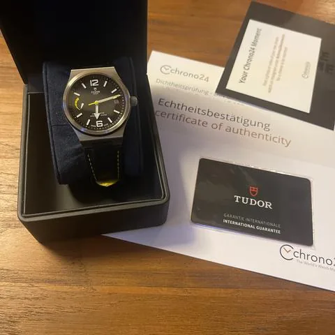 Tudor North Flag 91210N-0001