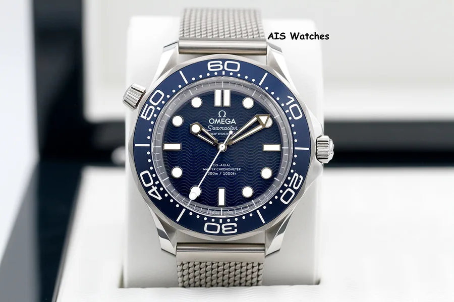 Omega Seamaster 300 Diver 007 James 002812-UN-GR