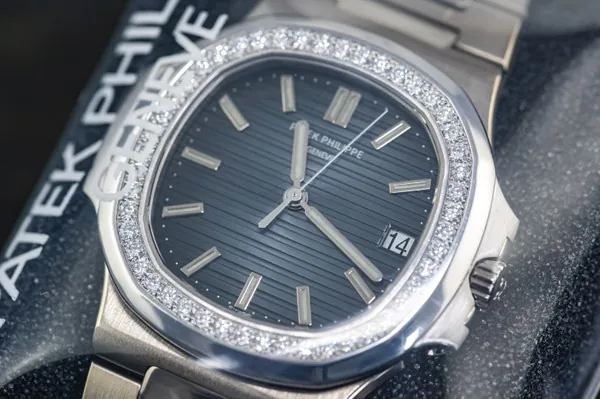 Patek Philippe Nautilus 5713 1G