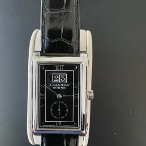 A. Lange & Söhne A. Lange & Söhne Cabaret
full set manufacturerer's warranty till January 2028