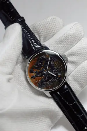 Angular Momentum "Ryû" Urushi Timepiece