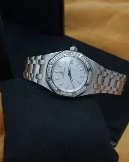 Audemars Piguet Audemars Piguet Royal Oak Lady 67601ST.ZZ.1210ST.01 33mm Stainless steel Silver