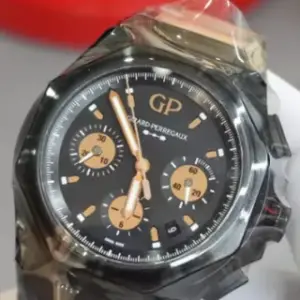 Girard-Perregaux Girard-Perregaux Laureato 81060-21-492-FH3A 44mm Titanium and PVD Black