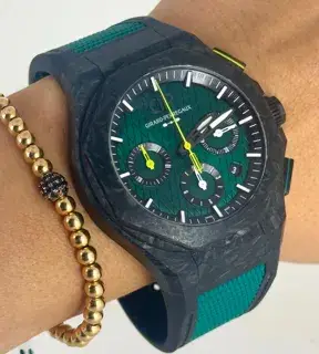 Girard-Perregaux Girard-Perregaux Laureato 81060-41-3071-1CX 44mm Carbon fiber and Titanium Green