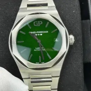 Girard-Perregaux Girard-Perregaux Laureato 81010-11-433-11A 42mm Stainless steel Green