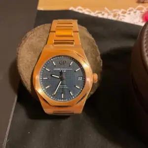 Girard-Perregaux Girard-Perregaux Laureato 81010-52-436-52A 42mm Rose gold Blue