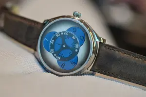 H. Moser & Cie. Endeavour Flying Hours Superluminova Blue