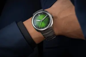 H. Moser & Cie. Streamliner Centre Seconds Matrix Green and Purple Haze