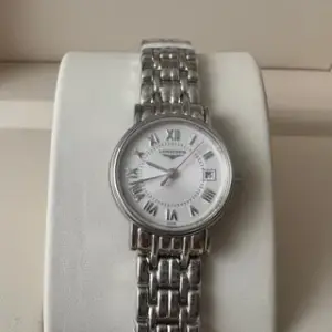 Longines Longines Presence L4.220.4.11.6 Stainless steel White