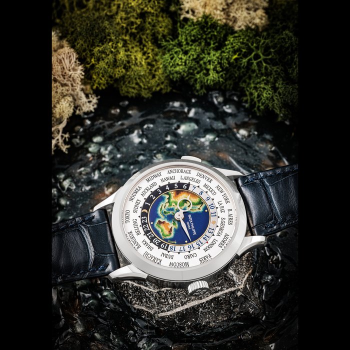 PATEK PHILIPPE. A RARE 18K WHITE GOLD AUTOMATIC WORLD TIME WRISTWATCH WITH CLOISONNÉ ENAMEL DIAL REF. 5231G-001, MOVEMENT NO. 7’501’953, CASE NO. 6’536’564
