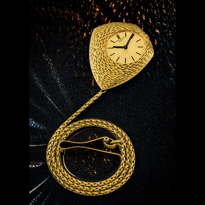 PATEK PHILIPPE. AN UNUSUAL AND RARE 18K GOLD ASYMMETRICAL POCKET WATCH WITH 18K GOLD MATCHING CHAIN “RICOCHET” MODEL, REF. 788⁄4, MOVEMENT NO. 793’870, CASE NO. 314’202, MANUFACTURED IN 1963