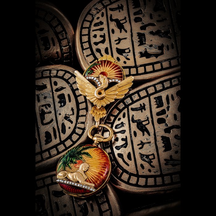 PATEK PHILIPPE. A VERY RARE AND EARLY 18K GOLD AND DIAMOND-SET POCKET WATCH WITH ENAMEL DIAL, BREGUET NUMERALS, ENAMEL CASE BACK DEPICTING A SPHINX AND MATCHING BROOCH MOVEMENT NO. 109’750, CASE NO. 221’709, MANUFACTURED IN 1898