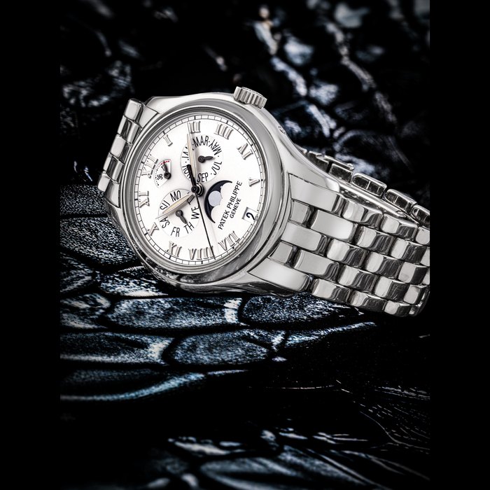 PATEK PHILIPPE. AN 18K WHITE GOLD AUTOMATIC ANNUAL CALENDAR WRISTWATCH WITH MOON PHASES, POWER RESERVE AND BRACELET REF. 5036/1G-017, MOVEMENT NO. 3’143’141, CASE NO. 4’052’197, CIRCA 1999