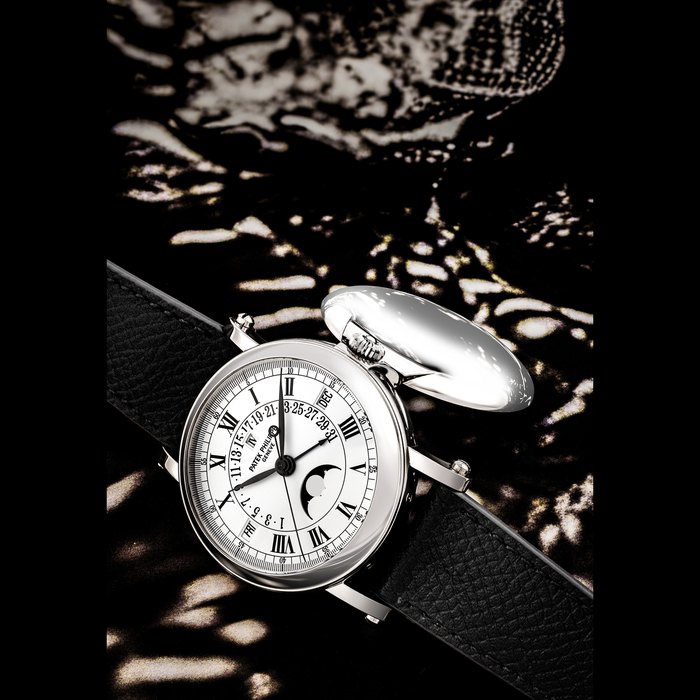 PATEK PHILIPPE. AN 18K WHITE GOLD AUTOMATIC PERPETUAL CALENDAR WRISTWATCH WITH SWEEP CENTRE SECONDS, RETROGRADE DATE, MOON PHASES AND LEAP YEAR INDICATION REF. 5059G-001, MOVEMENT NO. 1’958’115, CASE NO. 4’066’532, CIRCA 2000