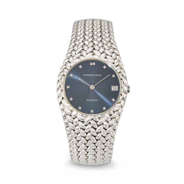 AUDEMARS PIGUET. A RARE 18K WHITE GOLD AND DIAMOND-SET AUTOMATIC WRISTWATCH WITH DATE, BRACELET AND A PAIR OF 18K WHITE GOLD CUFFLINKS EN SUITE SIGNED AUDEMARS PIGUET, REF. 5403-341, CASE NO. D 43261, CIRCA 1980