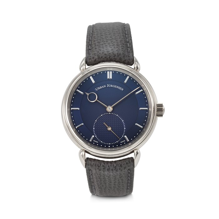 URBAN JÜRGENSEN. A RARE AND ELEGANT 18K WHITE GOLD WRISTWATCH WITH TEARDROP LUGS AND GUILLOCHE DIAL SIGNED URBAN JÜRGENSEN, REF 1140L, MOVEMENT NO. 033, CASE NO. 15-1849, CIRCA 2020