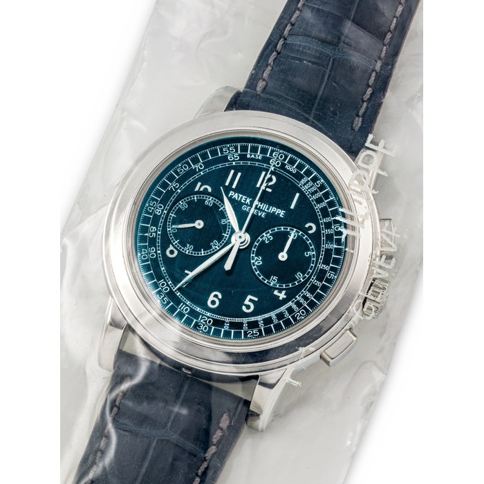 PATEK PHILIPPE. A RARE PLATINUM CHRONOGRAPH WRISTWATCH, SINGLE SEALED REF. 5070P-001, MOVEMENT NO. 3'715'262, CASE NO. 4'460'495
