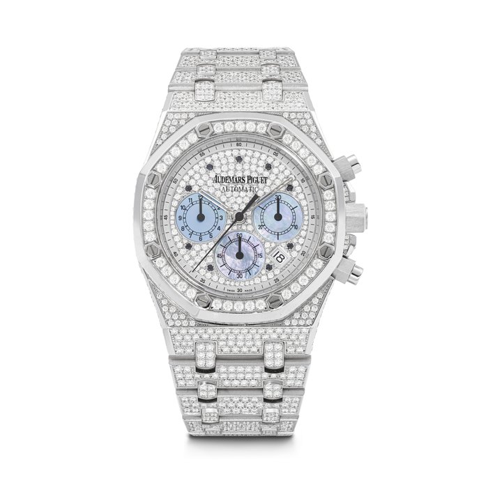 AUDEMARS PIGUET. A DAZZLING 18K WHITE GOLD AND DIAMOND-SET AUTOMATIC CHRONOGRAPH WRISTWATCH WITH DATE, BLUE MOTHER-OF-PEARL SUBDIALS AND BRACELET ROYAL OAK MODEL, REF. 25978BC.Z.1190BC.01, CASE NO. 0006 AND F54071