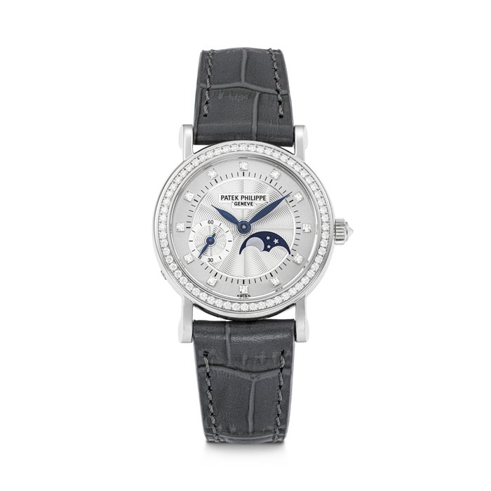 PATEK PHILIPPE. A LADY’S 18K WHITE GOLD AND DIAMOND-SET WRISTWATCH WITH MOON PHASES CALATRAVA MODEL, REF. 4858G-001, MOVEMENT NO. 3’116’926, CASE NO. 4’279’753, CIRCA 2005