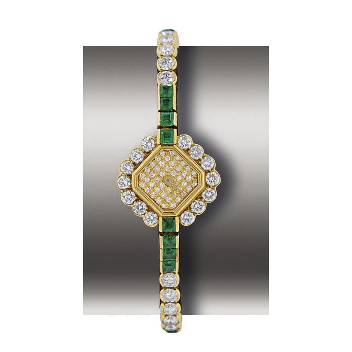 CHOPARD LADY'S YELLOW GOLD, DIAMOND AND EMERALD-SET QUARTZ BRACELET WATCH CASE 186750, CIRCA 1980