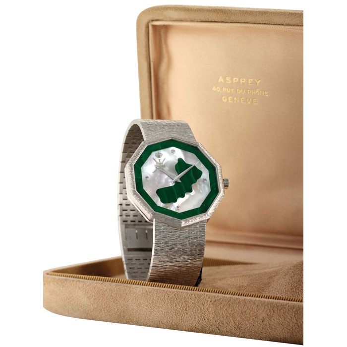 PIAGET. A FINE AND VERY RARE 18K WHITE GOLD AND DIAMOND-SET DECAGONAL BRACELET WATCH WITH MALACHITE, MOTHER-OF-PEARL DIAL, RETAILED BY ASPREY AND MADE FOR OMAN SIGNED PIAGET, REF. 12382 A6, MOVEMENT NO. 7'911'562, CASE NO. 358'175, CIRCA 1980