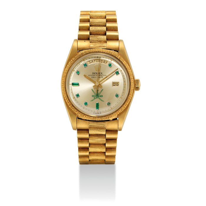 ROLEX. A VERY FINE, ATTRACTIVE AND EXTREMELY RARE 18K GOLD AND EMERALD-SET AUTOMATIC WRISTWATCH WITH SWEEP CENTRE SECONDS, DAY, DATE AND BRACELET, MADE FOR THE SULTANATE OF OMAN SIGNED ROLEX, OYSTER PERPETUAL, DAY-DATE MODEL, REF. 1807, CASE NO. 355'709, CIRCA 1958