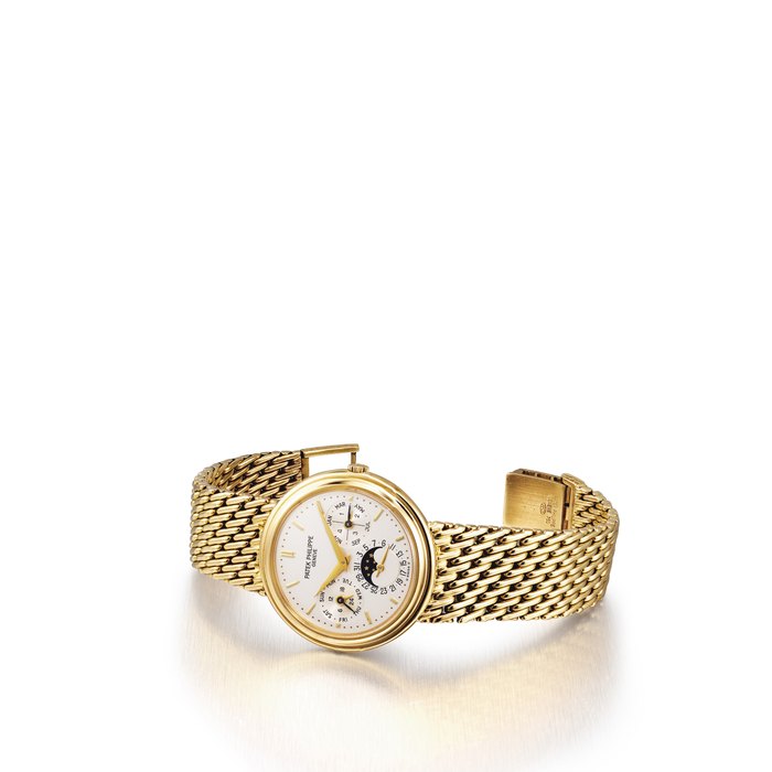 PATEK PHILIPPE. A FINE 18K GOLD AUTOMATIC PERPETUAL CALENDAR BRACELET WATCH WITH MOON PHASES, 24 HOUR AND LEAP YEAR INDICATION SIGNED PATEK PHILIPPE, GENEVE, REF. 3945/1, MOVEMENT NO. 772'879, CASE NO. 2'885'099, MANUFACTURED IN 1991