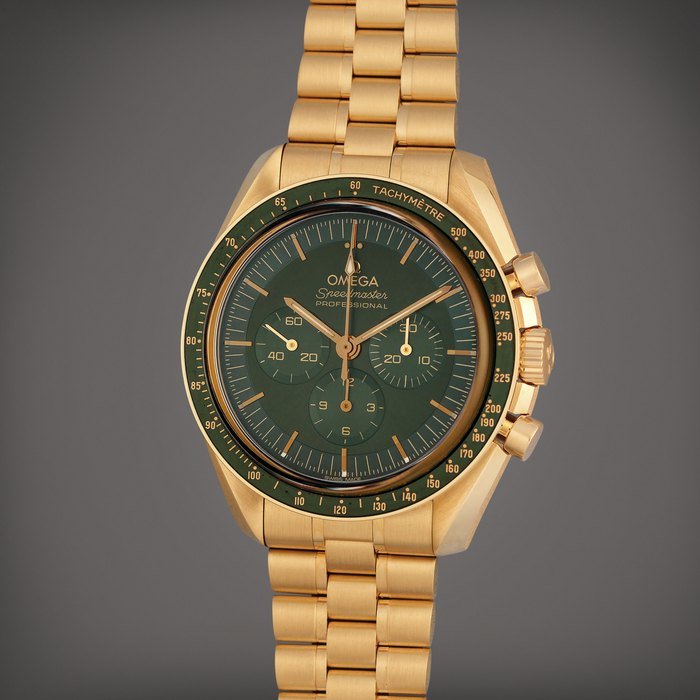 Omega Reference 31060425010001 Speedmaster | A yellow gold chronograph wristwatch with bracelet, Circa 2023