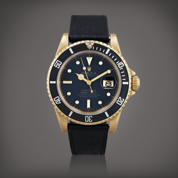 Rolex Submariner, reference 16808     Montre bracelet chronographe en or jaune avec cadran 'nipple' |  Yellow gold chronograph wristwatch with bracelet and 'nipple' dial    Vers 1981 |  Circa 1981