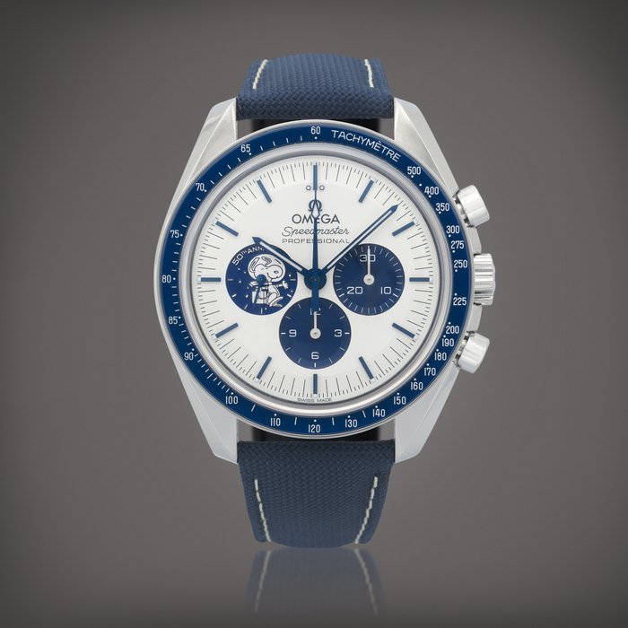 Omega Speedmaster Apollo XII 'Silver Snoopy Award', reference 310.32.42.50.02.001    Montre bracelet chronographe en acier |  Stainless steel chronograph wristwatch    Vers 2023 |  Circa 2023