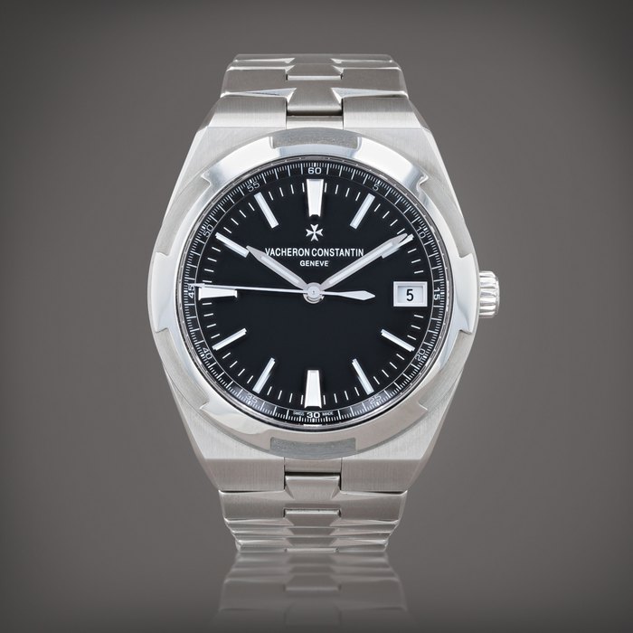 Vacheron Constantin Overseas, reference 4500V/110A-B483    Montre bracelet en acier avec date |  Stainless steel wristwatch with date and bracelet    Vers 2021 |  Circa 2021