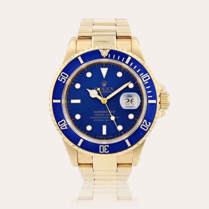 Rolex Submariner, reference 16808     Montre bracelet en or jaune avec date |  Yellow gold wristwatch with date and bracelet    Vers 1987 |  Circa 1987
