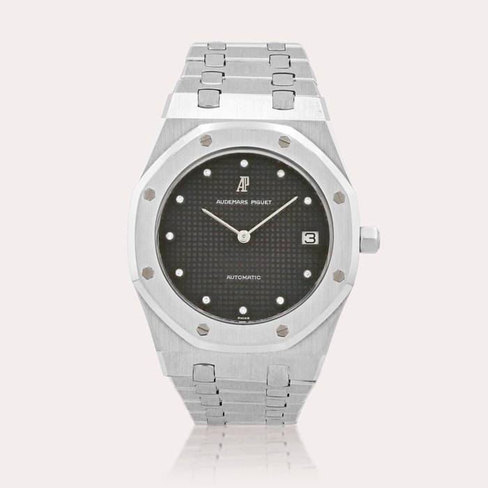 Audemars Piguet Royal Oak 'Jumbo', reference 5402BC    Montre bracelet en or blanc avec date et index diamant |  White gold wristwatch with date, diamond-set indexes and bracelet    Vers 1979 |  Circa 1979