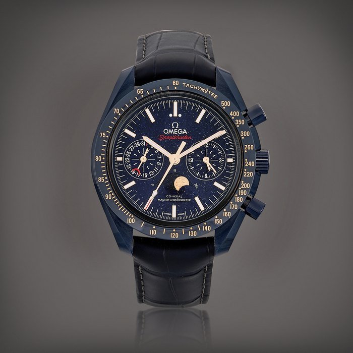 Omega Speedmaster Moonphase "Blue Side Of The Moon", Reference 304.93.44.52.03.002 | A blue ceramic chronograph wristwatch with date, moon phases and aventurine glass dial, Circa 2022 | 歐米茄 | 超霸系列月相 "Blue Side Of The Moon" 型號304.93.44.52.03.002 | 藍色陶瓷計時腕錶，備日期、月相顯示及砂金玻璃錶盤，約2022年製
