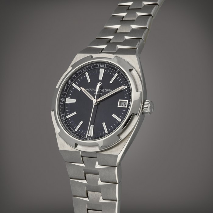 Vacheron Constantin Overseas, Reference 4500V/110A-B128 | A stainless steel wristwatch with date and bracelet | Circa 2019