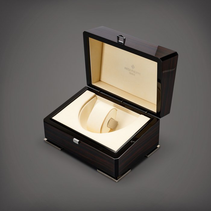 Patek Philippe A wooden watch winding box, Circa 2018 | 百達翡麗 | 木製自動上弦錶盒，約2018年製