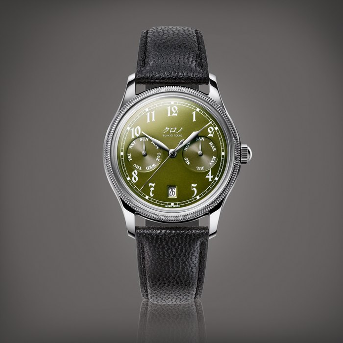 Kurono Calendrier Type I | A brand new stainless steel triple calendar wristwatch in factory seal, Circa 2022 | Calendrier Type I | 全新精鋼全日曆腕錶，原廠未開封，約2022年製