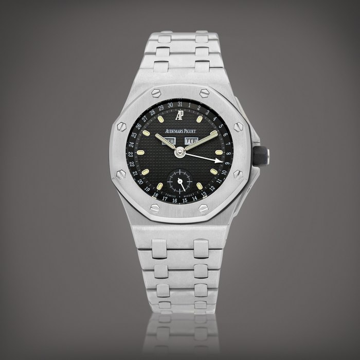 Audemars Piguet Royal Oak Offshore, Reference 25807ST | A stainless steel triple calendar bracelet watch, Circa 1996 | 愛彼 | 皇家橡樹離岸型系列 型號25807ST|  精鋼全日曆鏈帶腕錶，約1996年製 · 25807ST