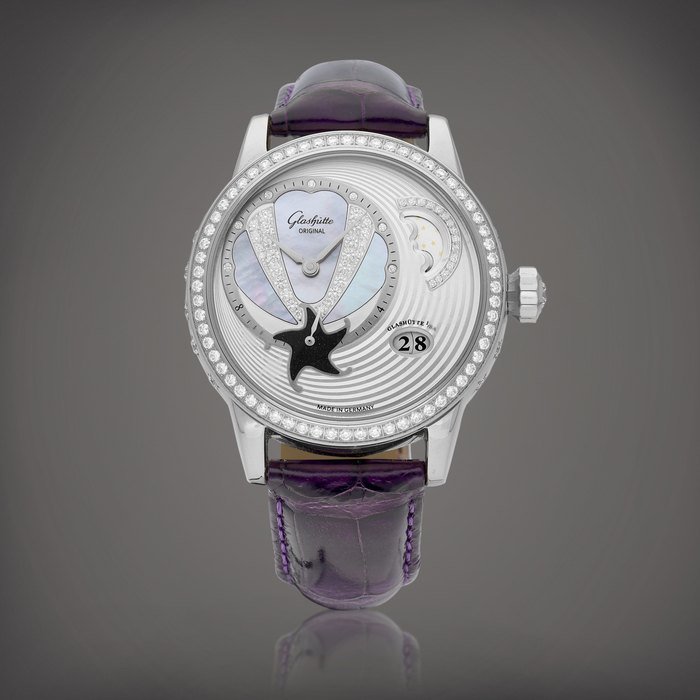 Glashütte Original The Star "Sea Shell", Reference 1-90-02-61-61-04 | A white gold and diamond-set wristwatch with date, moon phases and mother-of-pearl dial, Circa 2012 | 格拉蘇提 | The Star "Sea Shell" 型號1-90-02-61-61-04 | 白金鑲鑽石腕錶，備日期、月相顯示及珠母貝錶盤，約2012年製 · 1-90-02-61-61-04