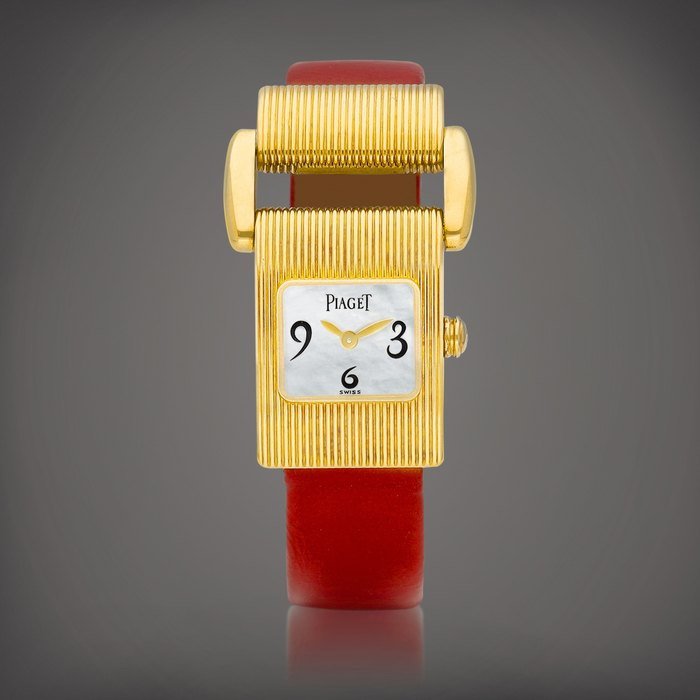 Piaget Protocol, Reference 5221 | A yellow gold wristwatch with mother-of-pearl dial, Circa 1999 | 伯爵 | Protocol 型號5221 | 黃金腕錶，備珠母貝錶盤，約1999年製 · 5221