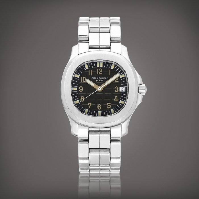 Patek Philippe Aquanaut, Reference 5060 | A stainless steel wristwatch with date and bracelet, Circa 1997 | 百達翡麗 | Aquanaut 型號5060 | 精鋼鏈帶腕錶，備日期顯示，約1997年製 · 5060