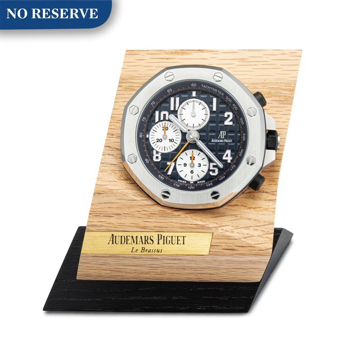 Audemars Piguet Audemars Piguet | Royal Oak Offshore, A stainless steel alarm desk clock with wooden stand, Circa 2017 | 愛彼 | 皇家橡樹離岸型系列 精鋼鬧鐘，備木製展示座，約2017年製